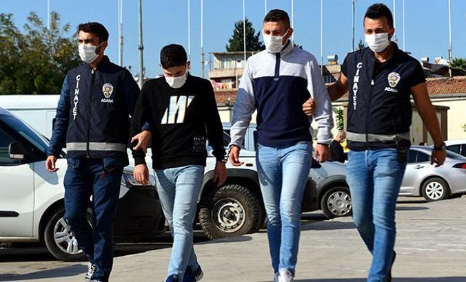 Silahlı kavga sırasında yoldan geçerken, ayağından vuruldu