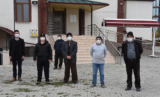 Camide huzursuzluk çıkardığı öne sürülen kadına, cemaatten tepki