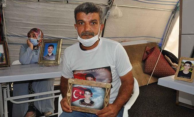 Evlat nöbeti tutan baba: Oğlumun hayali futbolcu olmaktı