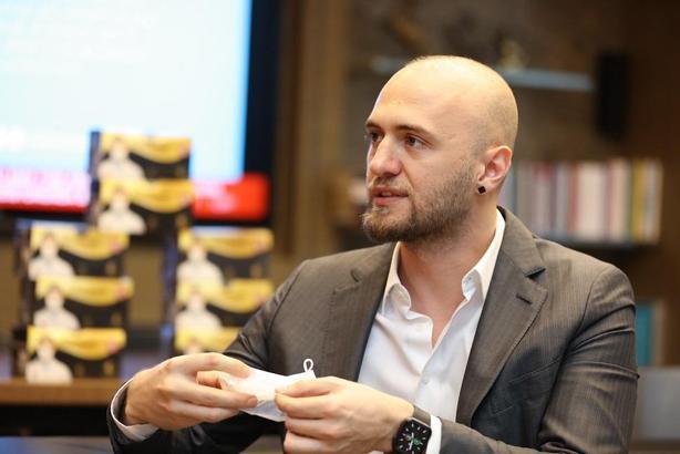 Maske üreticisi Hasan Karadeniz: Merdiven altında üretilen maskeler korumuyor