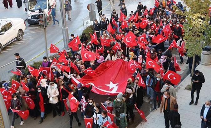 Hakkari'den Diyarbakır'daki annelere destek yürüyüşü