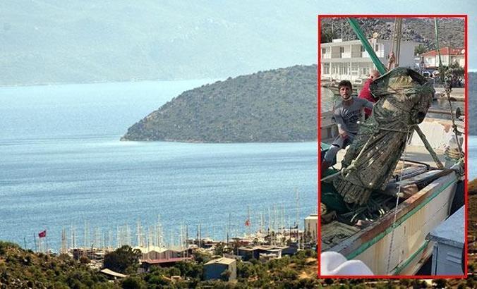 Marmaris’te balıkçı ağlarına 2 metre uzunluğunda bronz heykel takıldı