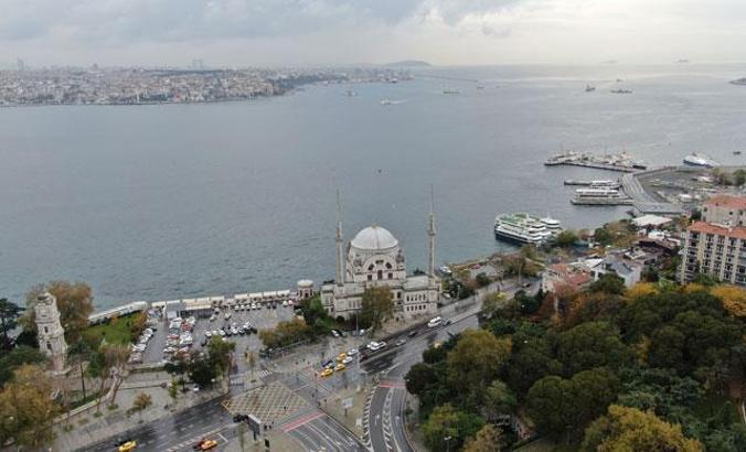 Boğaz siluetinin ayrılmaz parçaları yalı camiler... Mimarileriyle büyülüyorlar