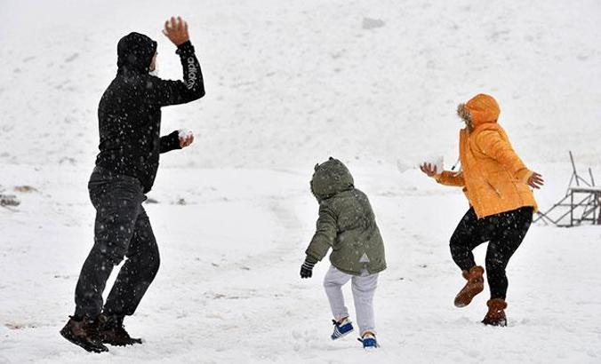 Saklıkent'te kar kalınlığı, 10 santimetreyi geçti