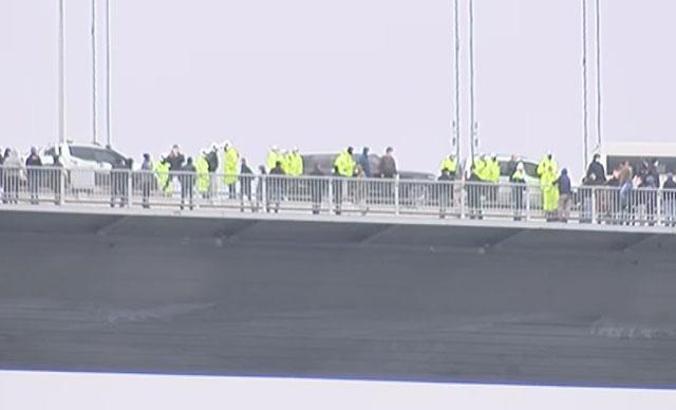15 Temmuz Şehitler Köprüsü'nde intihar girişimi trafiğe neden oldu