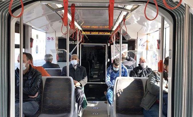 Kayseri'de, tramvaylarda koronavirüse karşı 'konuşmayalım' uyarısı