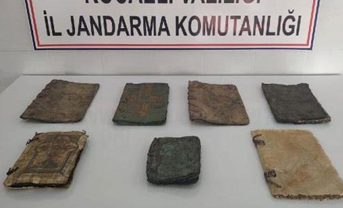 Araçta 7 adet ceylan derisine yazılı Tevrat ve İncil ele geçirildi