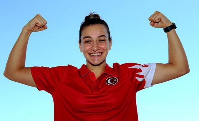Milli boksör Buse Naz Çakıroğlu: Kadın takımı olarak olimpiyatlarda madalya alacağımıza inanıyorum