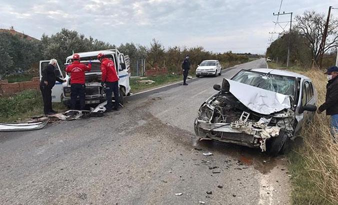 Burhaniye’de trafik kazası; 4 yaralı