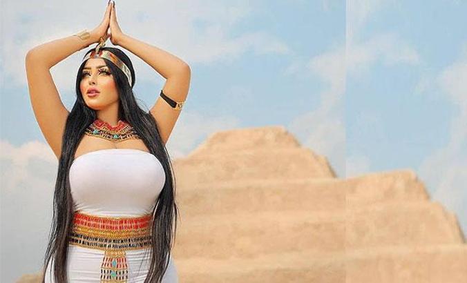 Mısır’da fotoğrafçı piramitlerin önünde çektiği fotoğraflar sonucu gözaltına alındı