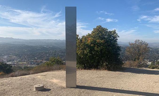 Gizemi çözülemeyen metal monolit bu kez de Kaliforniya’da bulundu