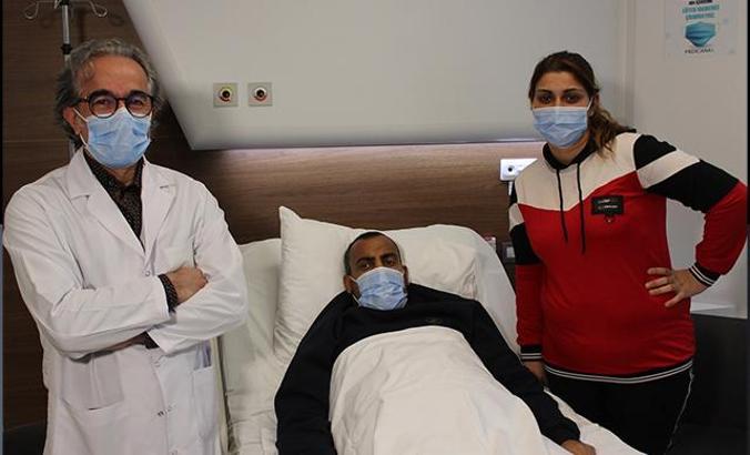 Türk doktordan dünyada bir ilk; yapay damarla böbrek nakli