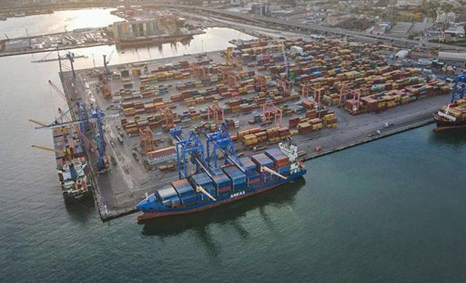 Alman askerlerinin hukuksuz arama yaptığı Türk gemisi, İzmir Limanı'nda