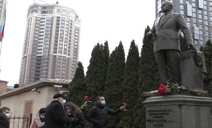 Azerbaycan’ın ulusal lideri Haydar Aliyev Ukrayna’da anıldı