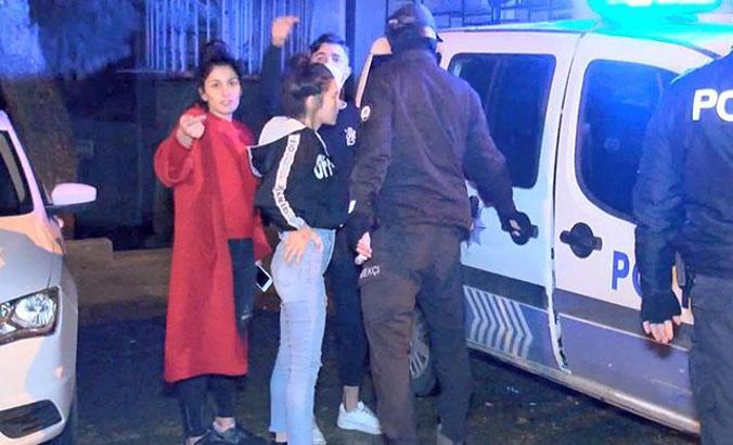 Kısıtlamada takside uyuşturucuyla yakalandılar; Gazetecilere küfür edip tehdit ettiler