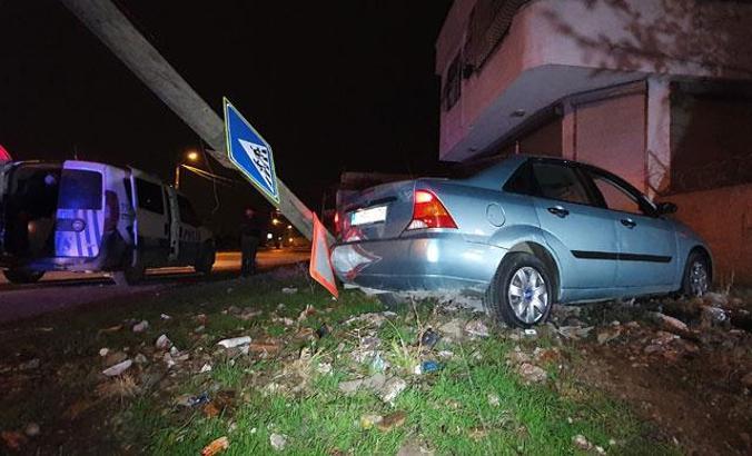 Müşterinin otomobiliyle polisten kaçmaya çalıştı, kaza yapınca yakalandı