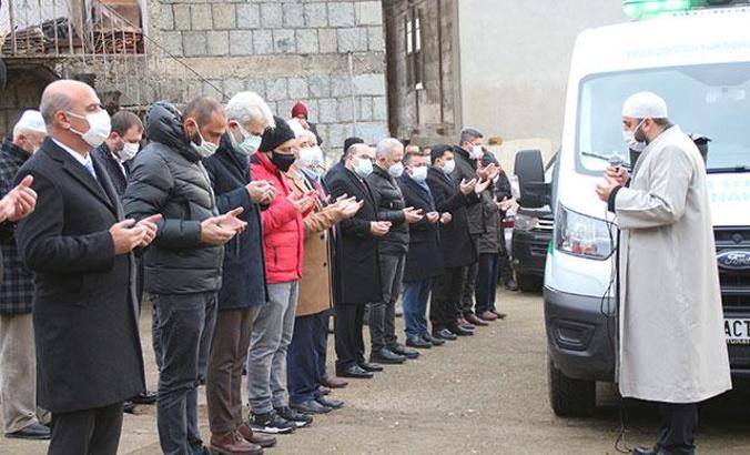 Cumhurbaşkanı Erdoğan'ın vefat eden yeğeni toprağa verildi