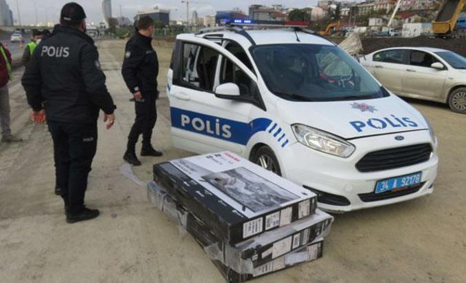 Kadıköy'de hırsız polis kovalamacası: Çaldıkları televizyonları yola atıp kaçtılar