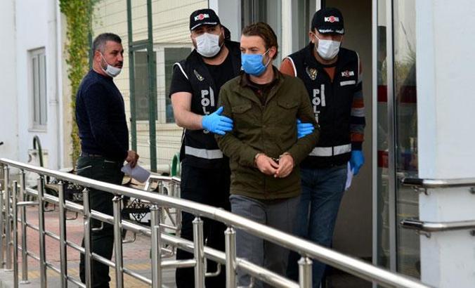 Ceyhan Belediyesi'ne 'rüşvet' operasyonunda gözaltındaki 23 şüpheli, sağlık kontrolünden geçirildi