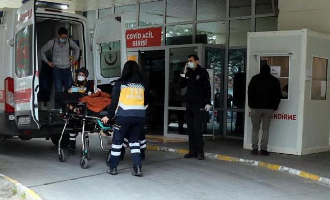 Parkta yürüyüş yapan genç kız, bıçaklı saldırıda yaralandı