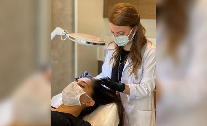 Saçları her gün sıcak suyla yıkamak zarar verir