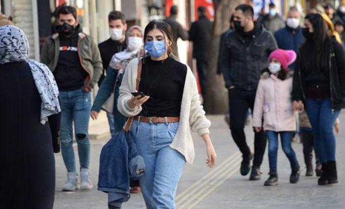 Maske takmak, soğuk havalarda yüz felci riskini azaltıyor