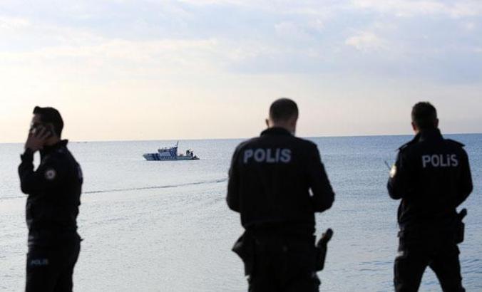 Tekne alabora oldu, içindeki 3 kişi kurtarıldı