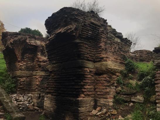 Tarihi Yarımburgaz Mağarası, Vlora Han ve Aziz Polyeuktos Kilisesi için zaman daraldı