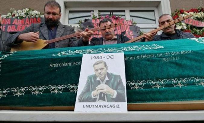 Engin Nurşani deyişlerle son yolculuğuna uğurlandı