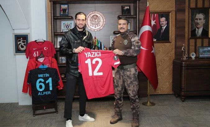 Trabzon Emniyet Müdürü Alper, Yusuf Yazıcı’yı maç oynamaya davet etti