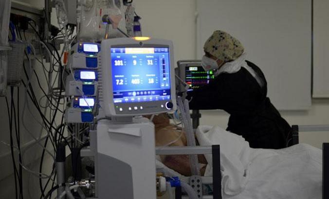 Yeni yılı yoğun bakımda karşılayan sağlık çalışanlarından uyarı