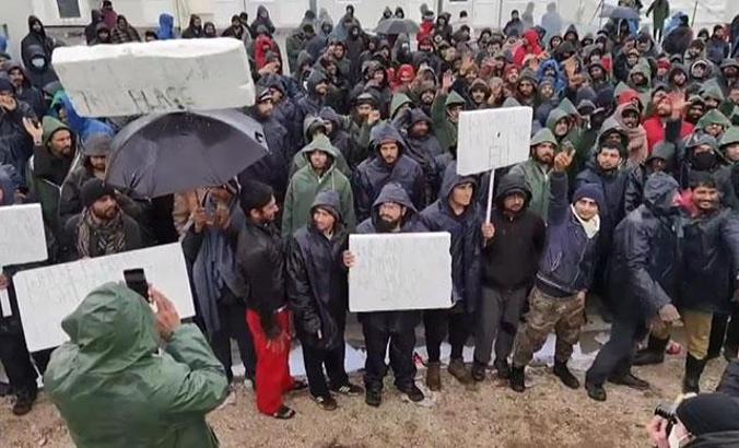 Bosna Hersek’teki mülteciler kamptaki kötü yaşam koşullarını protesto etti