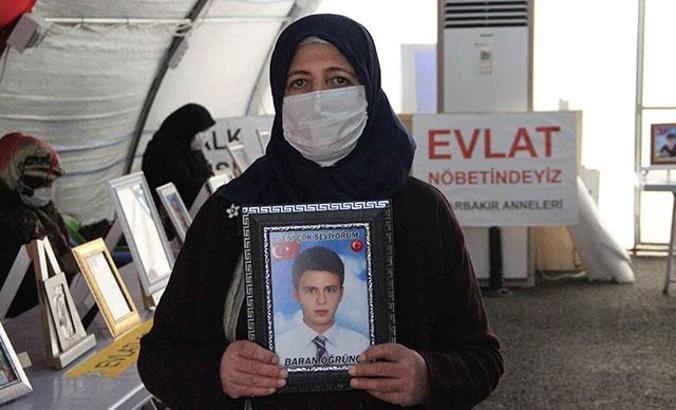 Evlat nöbetindeki anne, oğluna seslendi: Ceza yok Baran, gel teslim ol