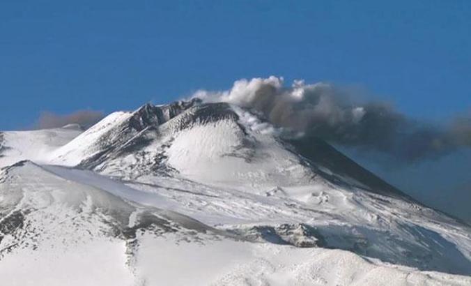 Etna Yanardağı yeniden harekete geçti