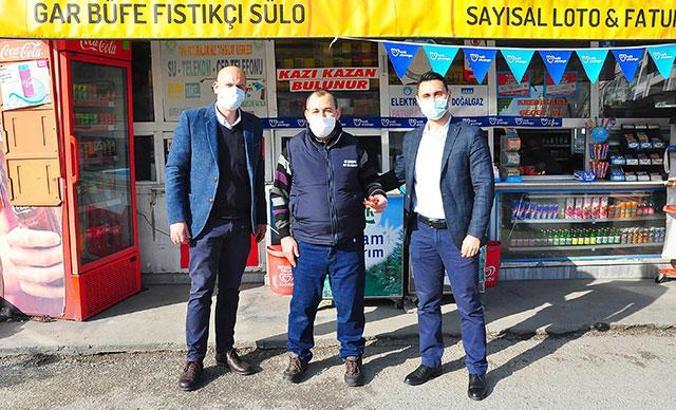 25 milyon TL'lik çeyrek bileti satan bayi altınla ödüllendirildi