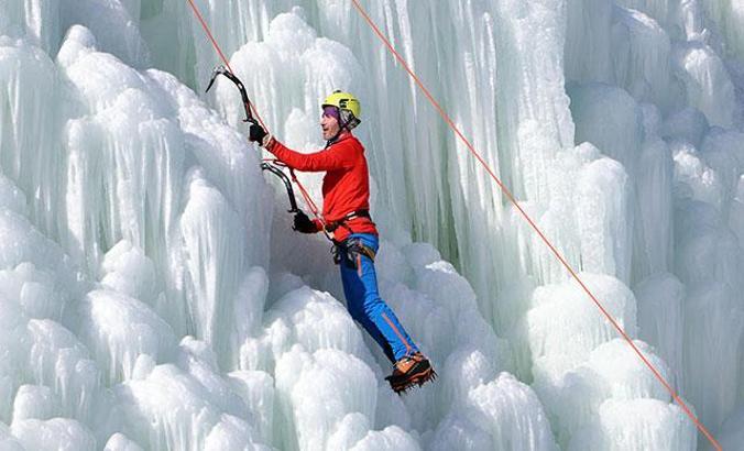 Palandöken'de zipline hattı ve buz duvarı, macera sevenleri ağırlıyor