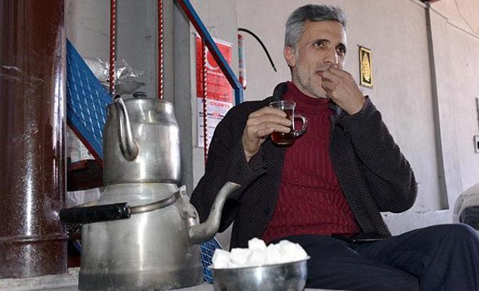 'Çay şekerli mi içilir, şekersiz mi' tartışmasına Dadaşlar 'kıtlama' dedi