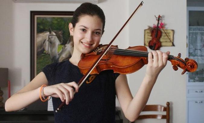 Anne karnında müzikle tanışan Irmak, kemanıyla başarıdan başarıya koşuyor