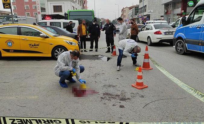 Taksi şoförü durakta pompalı tüfekle vuruldu