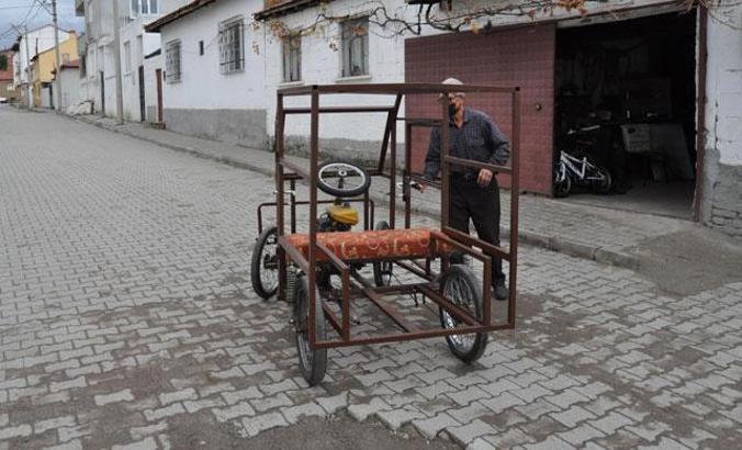 Su motorundan araba, çim biçme makinesinden motosiklet yaptı