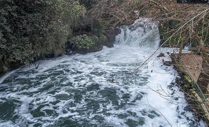 Düden suyu köpürdü, pis koku tepkiye neden oldu
