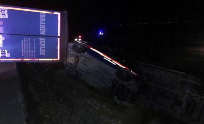 TIR, jandarma aracı ve otomobile çarptı: 2’si uzman çavuş 6 yaralı