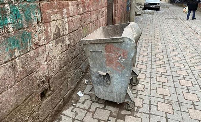 Diyarbakır'da, çöp konteynerinde yeni doğmuş kız bebek ölü bulundu