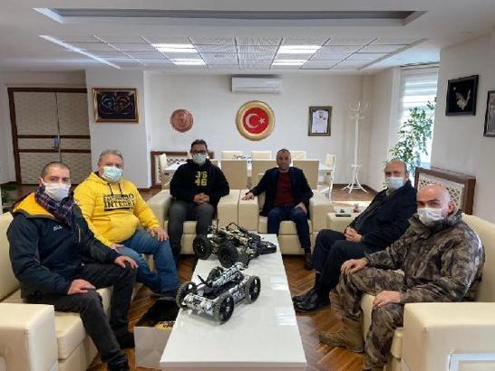Liseli öğrenciler, güvenlik robotu tasarladı