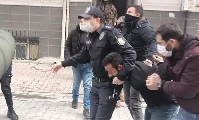 Esenyurt'ta hareketli dakikalar; Çocuklarını bıçakla rehin aldı
