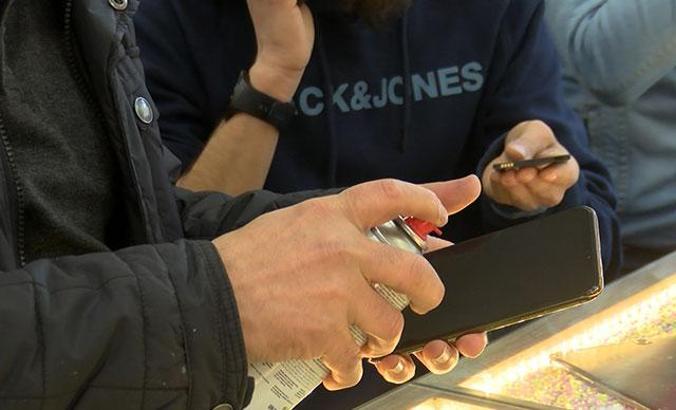 'Cep telefonlarında, klozetlerden daha fazla bakteri bulunuyor'