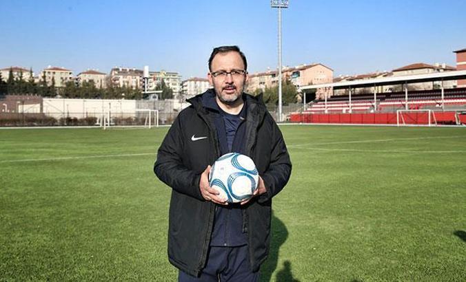 Bakan Kasapoğlu: Seyircilerimizin spor müsabakalarını izleyecekleri günlerin yakın olmasını temenni ediyorum