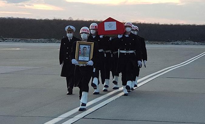 Şehit askerin cenazesi törenle karşılandı