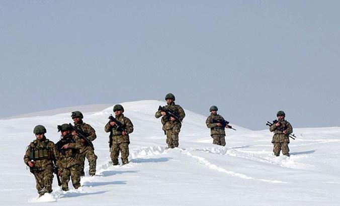 Türkiye'nin en doğusundaki Mehmetçik, yeni kamuflajı giymeye başladı