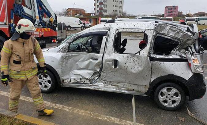 Silivri'de TIR ile otomobil çarpıştı